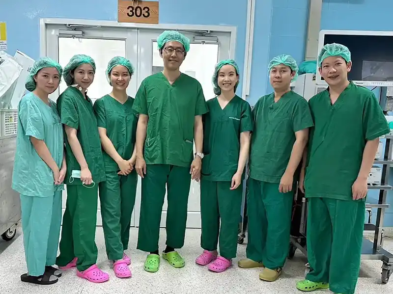 The identity of Prof. Dr. Nond Rojvachiranonda, or Dr. Nond, as a medical teacher. Teacher at the Postgraduate Level